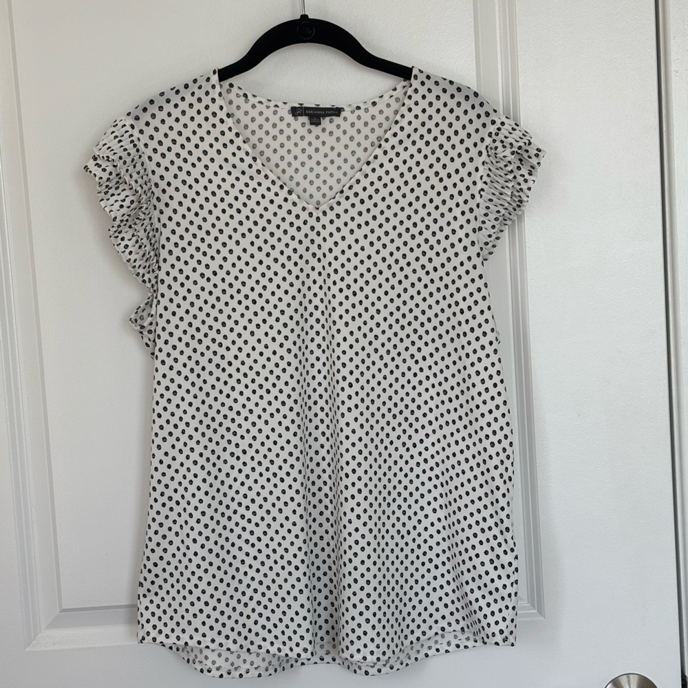 Adrianna Papell Black & White Polka Dot V-Neck Ruffle Sleeve Top, size large